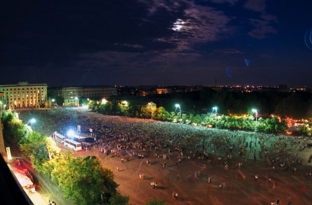 This is Public holidays on Freedom Square.