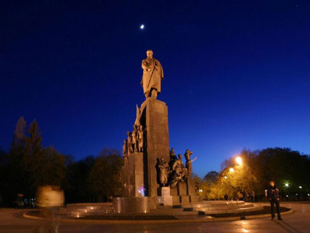 This Monument is devoted to famous Ukrainian poet and writer Taras Shevshenko. This is one of national symbols of Kharkov.